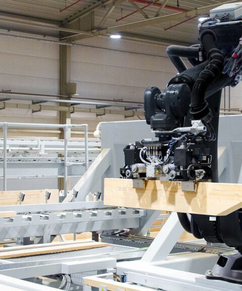 csm_roboter-technologie-bietet-chancen-fuer-holzhausbau-01_5c3a5fb30c